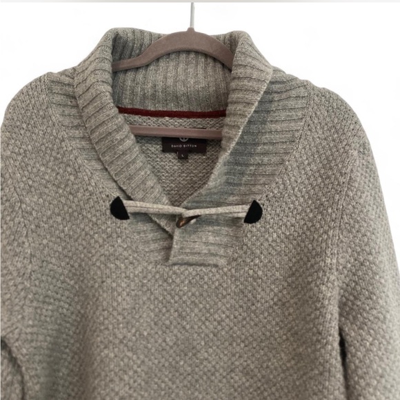 BUFFALO DAVID BITTON GREY KNIT PULLOVER SWEATER SHAWL COLLAR TOGGLE SIZE LARGE - Picture 2 of 5